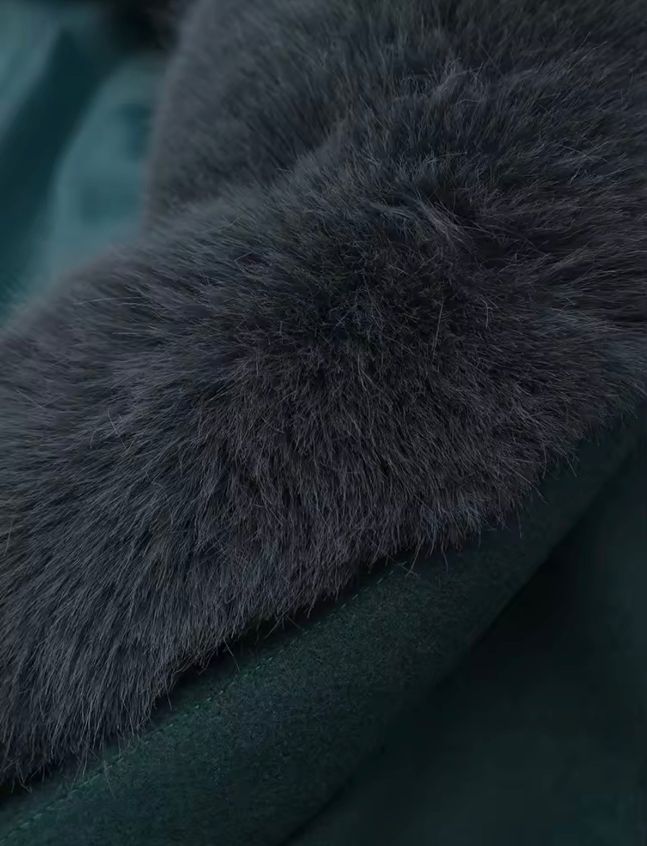 Einreihige Kurzjacke mit Pelzkragen