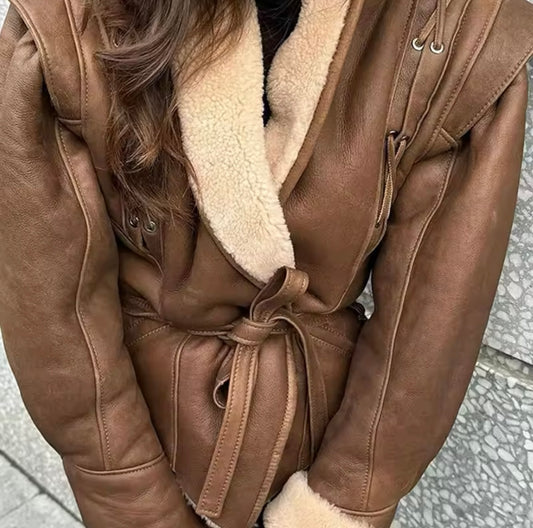 Fur-Lined Lederjacke mit Gürtel